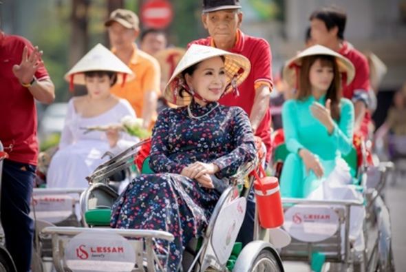 ao-dai-ngoc-trai-hoang-gia-vanhoadoanhnhan-4