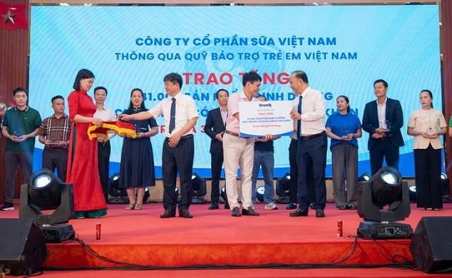 vinamilk-tang-gan-70-000-hop-sua-cho-tre-em-kho-khan-dip-1-6