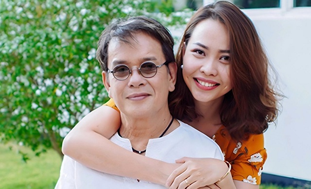 hon-nhan-hon-mot-thap-ky-ben-vo-xinh-dep-kem-44-tuoi-cua-nam-nhac-si-noi-tieng