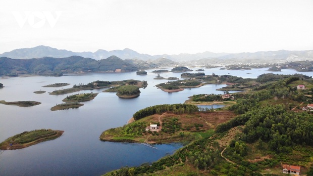 tuyet-tac-cam-son-ha-long-tren-can-cua-bac-giang