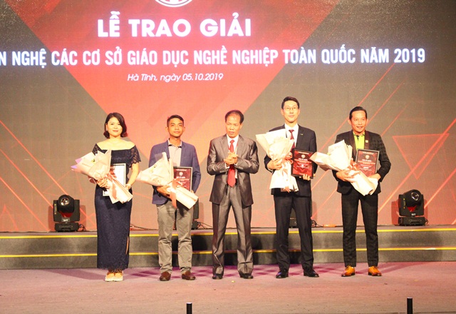 hoi-dien-van-nghe-cac-co-so-giao-duc-nghe-nghiep-toan-quoc-nam-2019-vanhoadoanhnhan13