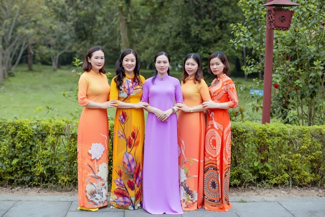 hoa-hau-pham-thi-cuc-ra-mat-ao-dai-LC-Queen-vanhoadoanhnhan-7