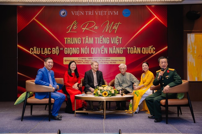 Ra mắt Trung tâm tiếng Việt, CLB 