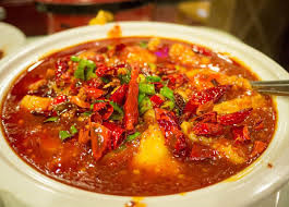 
Gây tử vong: Capsaicin thực sự là chất độc thần kinh và ở nồng độ đủ lớn, chúng có thể gây co giật, đau tim và tử vong. Một nghiên cứu năm 1980 cho thấy tiêu thụ khoảng 1,3 kg ớt cực cay ở dạng bột có thể giết chết một người nặng 68 kg.
