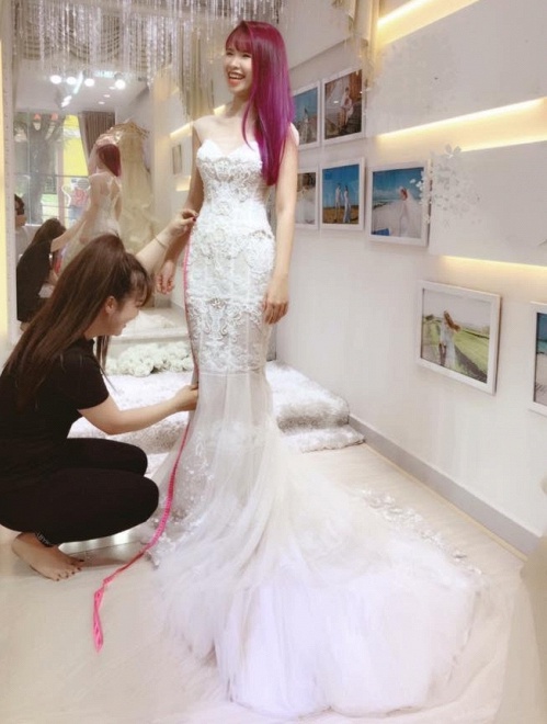 Khởi My được khen hết lời khi diện bộ váy cưới đính 8000 viên pha lê - Ảnh 3.