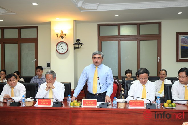 
Thứ trưởng Bộ TT&TT Nguyễn Minh Hồng phát biểu tại lễ ký kết.
