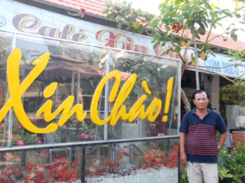 
Ông Nguyễn Văn Tấn, chủ quán “Xin Chào” bị Công an huyện Bình Chánh khởi tố do chậm làm đăng ký kinh doanh - Ảnh: Lê Phong
