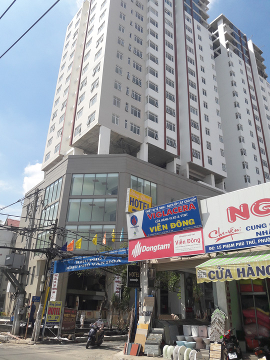 Chung cư Bảy Hiền Tower bị cắt điện nước, cư dân bị yêu cầu dời ra ngoài để bảo đảm an toàn