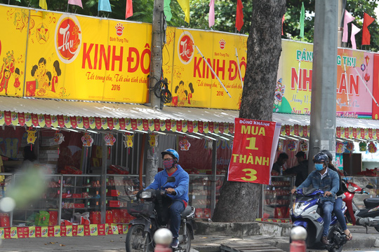 
Mặc dù nhiều cửa hàng, đại lý đã giảm giá và nhưng lượng khách mua vẫn không đông, thậm chí khá ế ẩm
