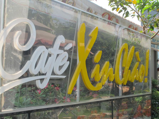 Cà phê Xin Chào nằm đối diện Công an huyện Bình Chánh