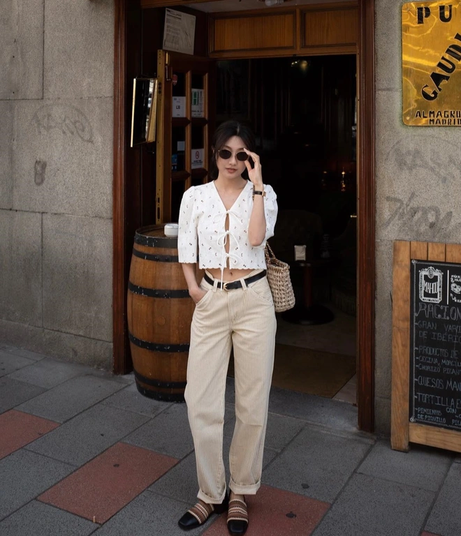 Biến hoá phong cách với nhiều mẫu áo trẻ trung, năng động.