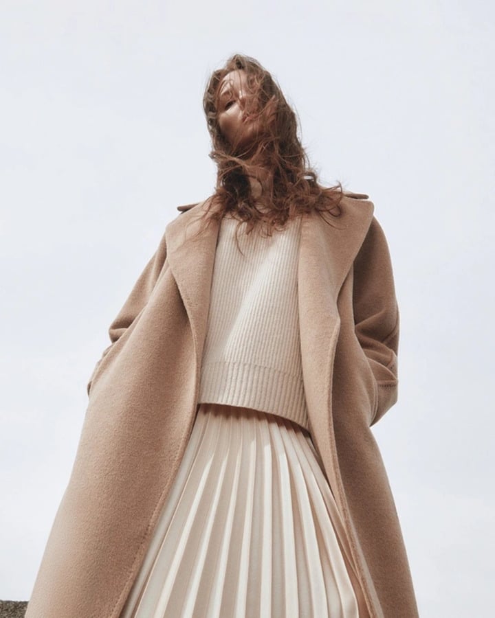 Áo len và váy midi là sự kết hợp hoàn hảo cho những ngày se lạnh, vừa giữ ấm vừa tạo vẻ ngoài thời trang