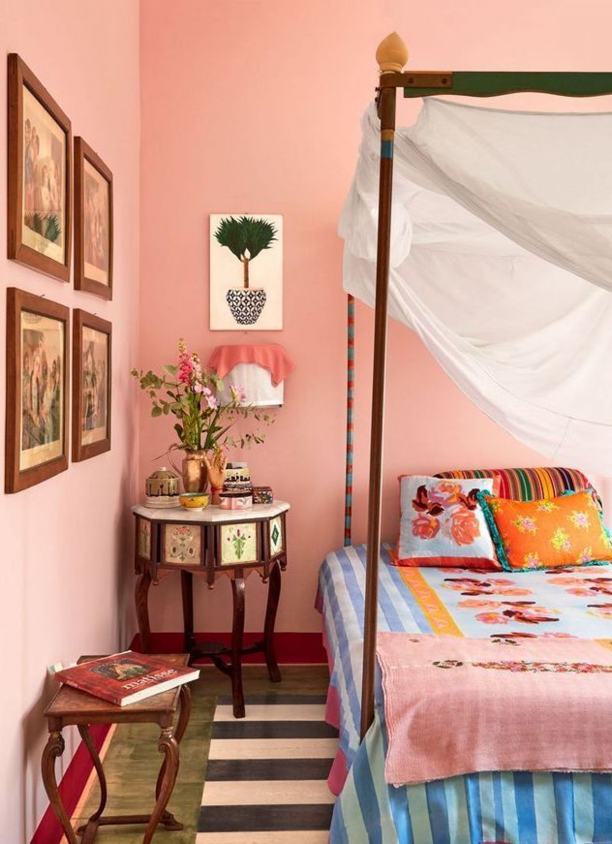 Màu hồng đào: Màu hồng thường được dùng cho các phòng trẻ em nhưng với tone hồng đào nhẹ nhàng, tinh tế, tính ứng dụng của nó cao hơn. Màu sắc này mang lại cảm giác hạnh phúc, vui vẻ./.