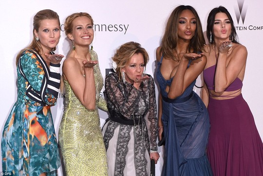 Sao tề tựu tại tiệc từ thiện ở Cannes