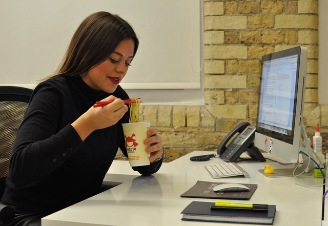 
Thiếu ánh sáng cũng khiến bạn ăn uống lém lành mạnh
