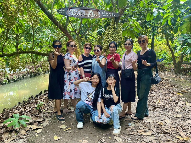 Tuần lễ du ngoạn đô thị sông nước Ngã Bảy, khách được dịp hò với nhau giai phẩm ‘Tình anh bán chiếu’ - Ảnh 3.