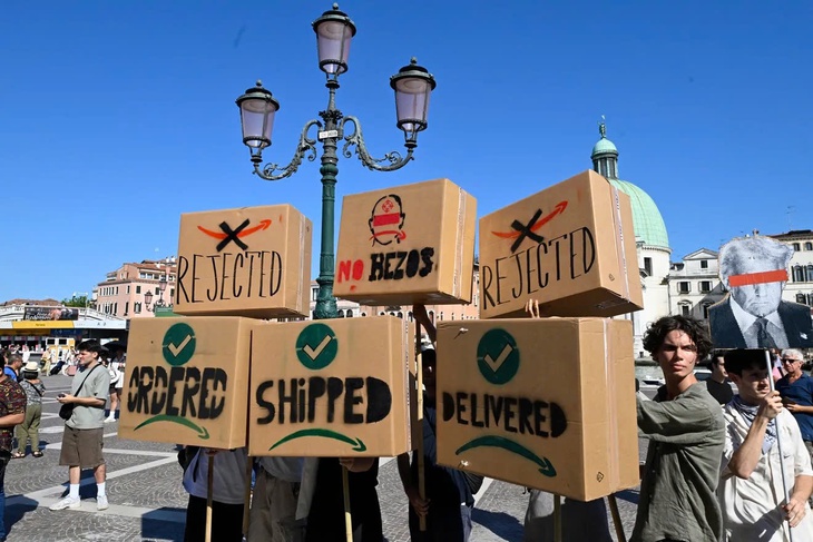 Jeff Bezos - Ảnh 5.