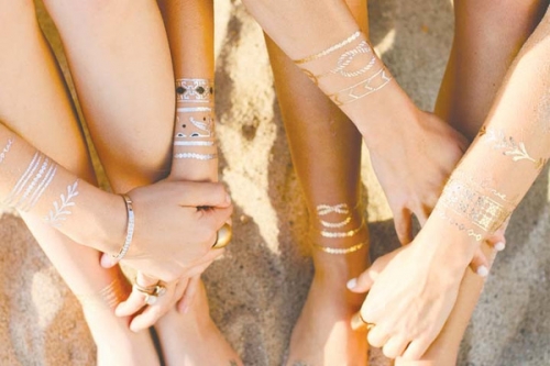 Mạ vàng cho da, thú chơi sành điệu tiềm ẩn tai họa ngày hè - Ảnh 1